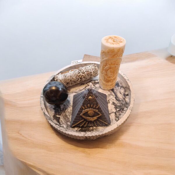 Mystisches Set – Pyramidenkerze + Ornamentkerze + Weiße Salbei + Schungit-Kugel auf Gipsunterteller – Bild 5