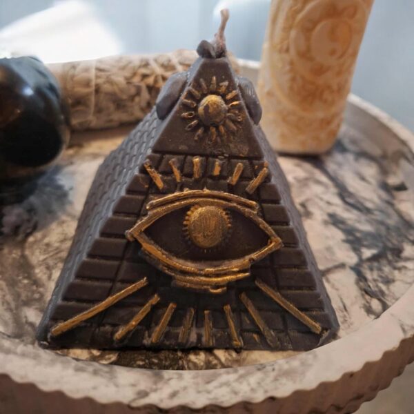 Mystisches Set – Pyramidenkerze + Ornamentkerze + Weiße Salbei + Schungit-Kugel auf Gipsunterteller – Bild 2